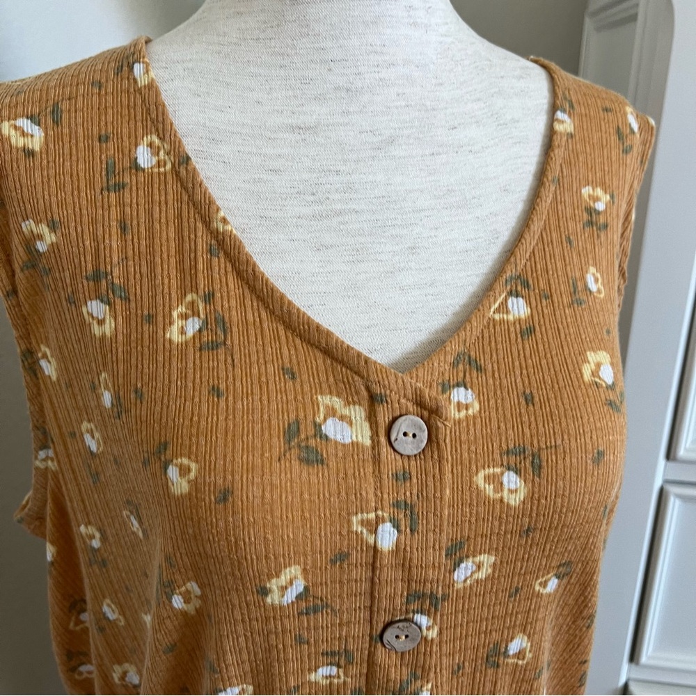 Ribbed Floral Tank - Picture 2 of 8